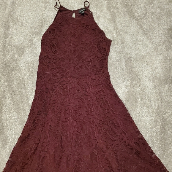 le chateau Dresses & Skirts - 🎁 2/$20 Burgandy Lace Halter Dress